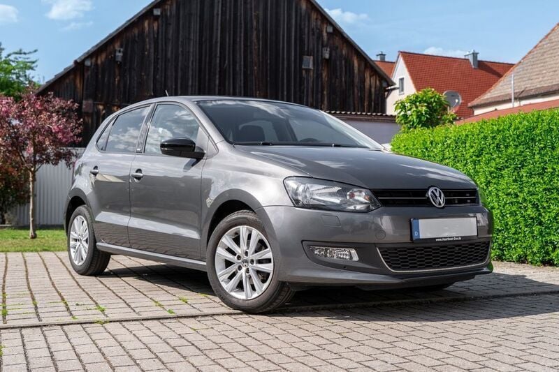 Grau Gebraucht 2011 VW Polo Trendline Limousine | 7.790 € (Etwas zu teuer) - Bild 1/4
