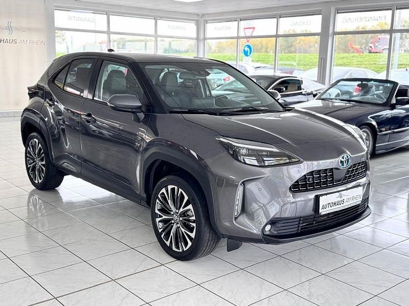 Grau Gebraucht 2022 Toyota Yaris Hybrid SUV | 22.990 € (Fairer Preis) - Bild 1/4
