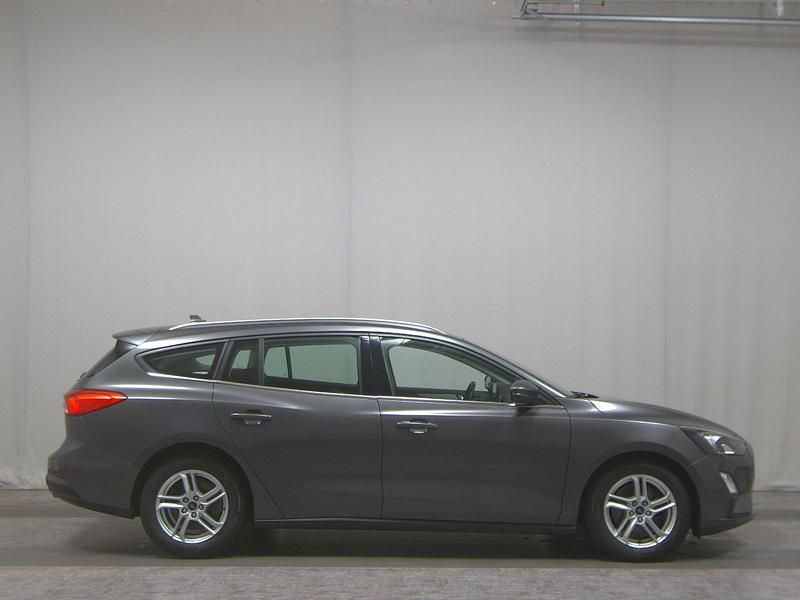 Grau Gebraucht 2021 Ford Focus Cool & Connect Limousine | 8.950 € - Bild 1/4