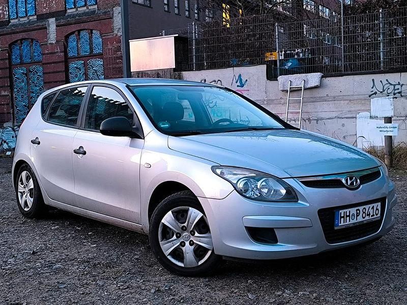 Gebraucht Hyundai i30 Edition 109 PS (80 kW) 2008 Silber Limousine