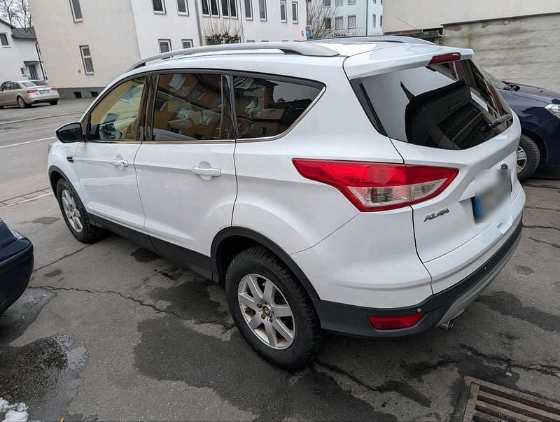 Gebraucht Ford Kuga 150 PS (110 kW) 2013 Weiß SUV