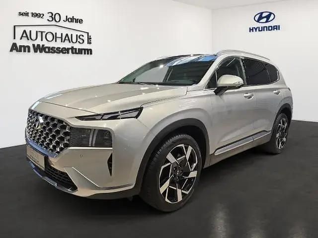 Typhoon silver / met Gebraucht 2023 Hyundai Santa Fe Prime SUV | 44.999 € (Teuer) - Bild 1/4