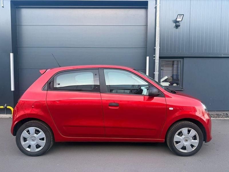 Second-hand Renault Twingo Expression 71 CP (52 kW) 2014 Roșu Hatchback