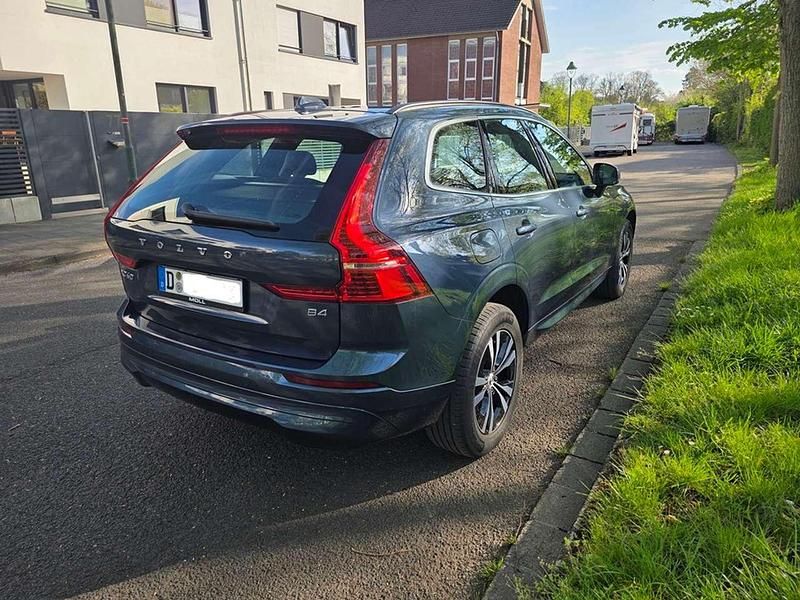 Gebraucht Volvo XC60 Momentum 197 PS (144 kW) 2021 Blau SUV