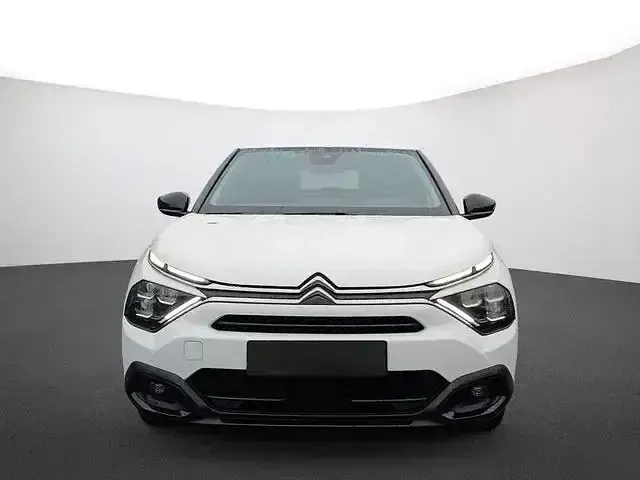 Używany Citroën C4 Feel 131 KM (96 kW) 2023 Biały Sedan/Limuzyna
