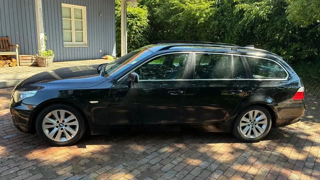 Gebraucht BMW 523 177 PS (130 kW) 2006 Schwarz Kombi