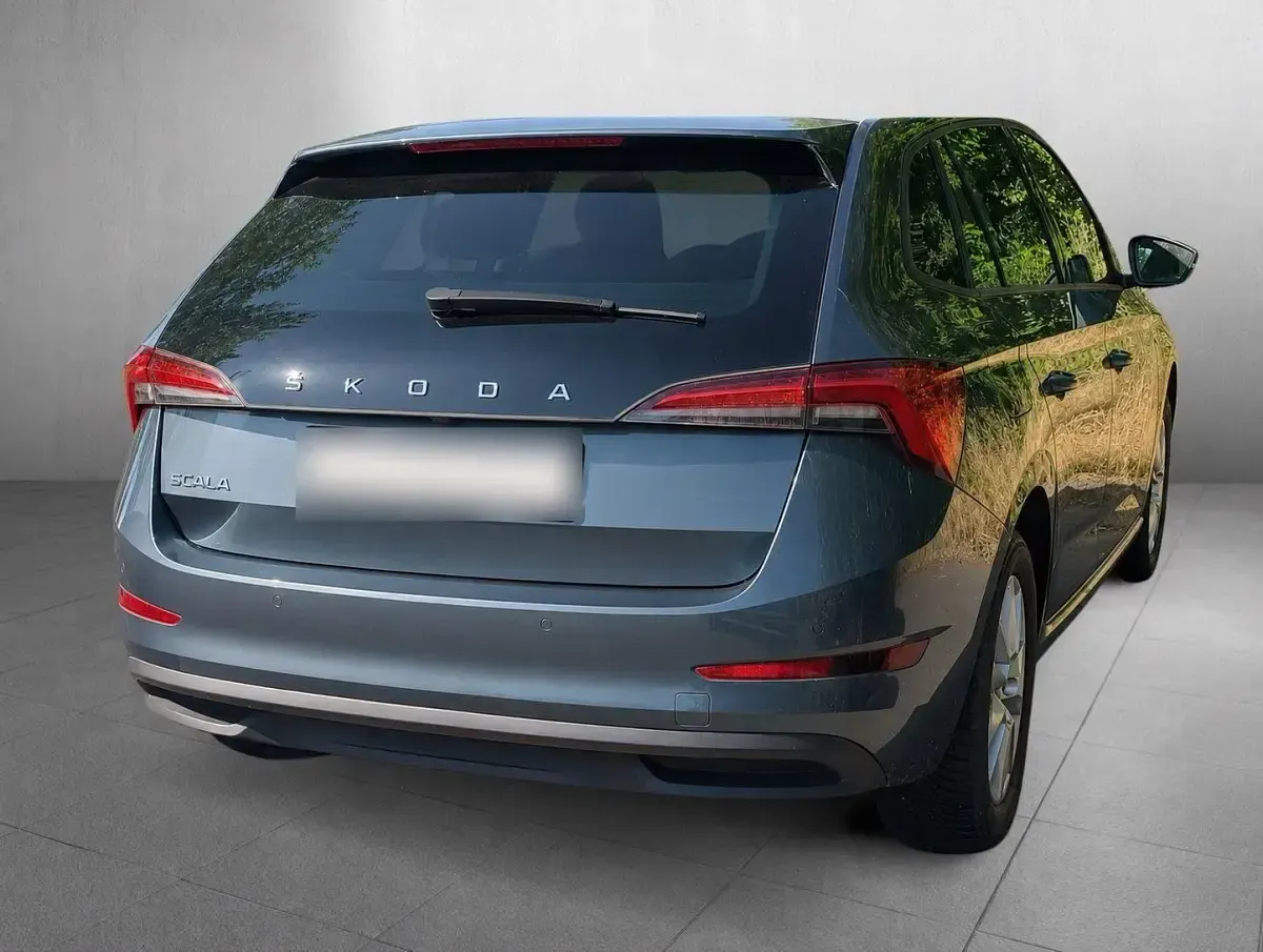 Gebraucht Skoda Scala Ambition 150 PS (110 kW) 2021 Grau Kleinwagen