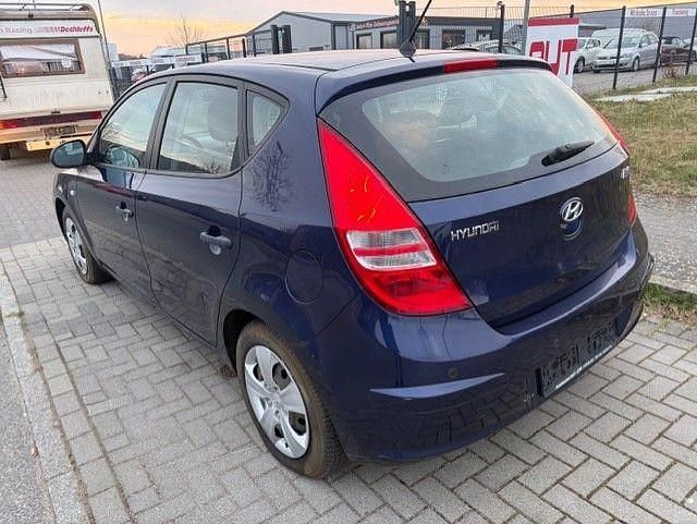 Gebraucht Hyundai i30 Edition+ 109 PS (80 kW) 2009 Blau Limousine