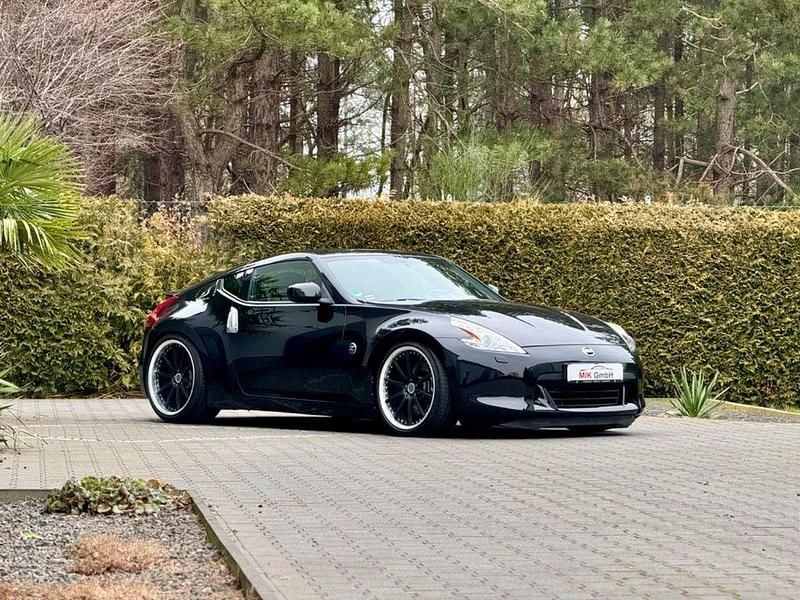 Schwarz Gebraucht 2010 Nissan 370Z Pack | 24.990 € (Fairer Preis) - Bild 1/4
