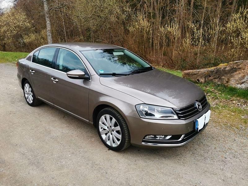 Gebraucht VW Passat Highline 140 PS (102 kW) 2011 Braun Limousine