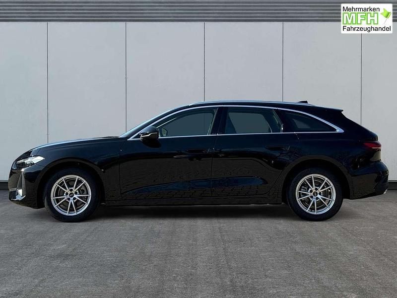 Gebraucht Audi A5 Basis 204 PS (150 kW) 2024 Mythosschwarz metallic Kombi