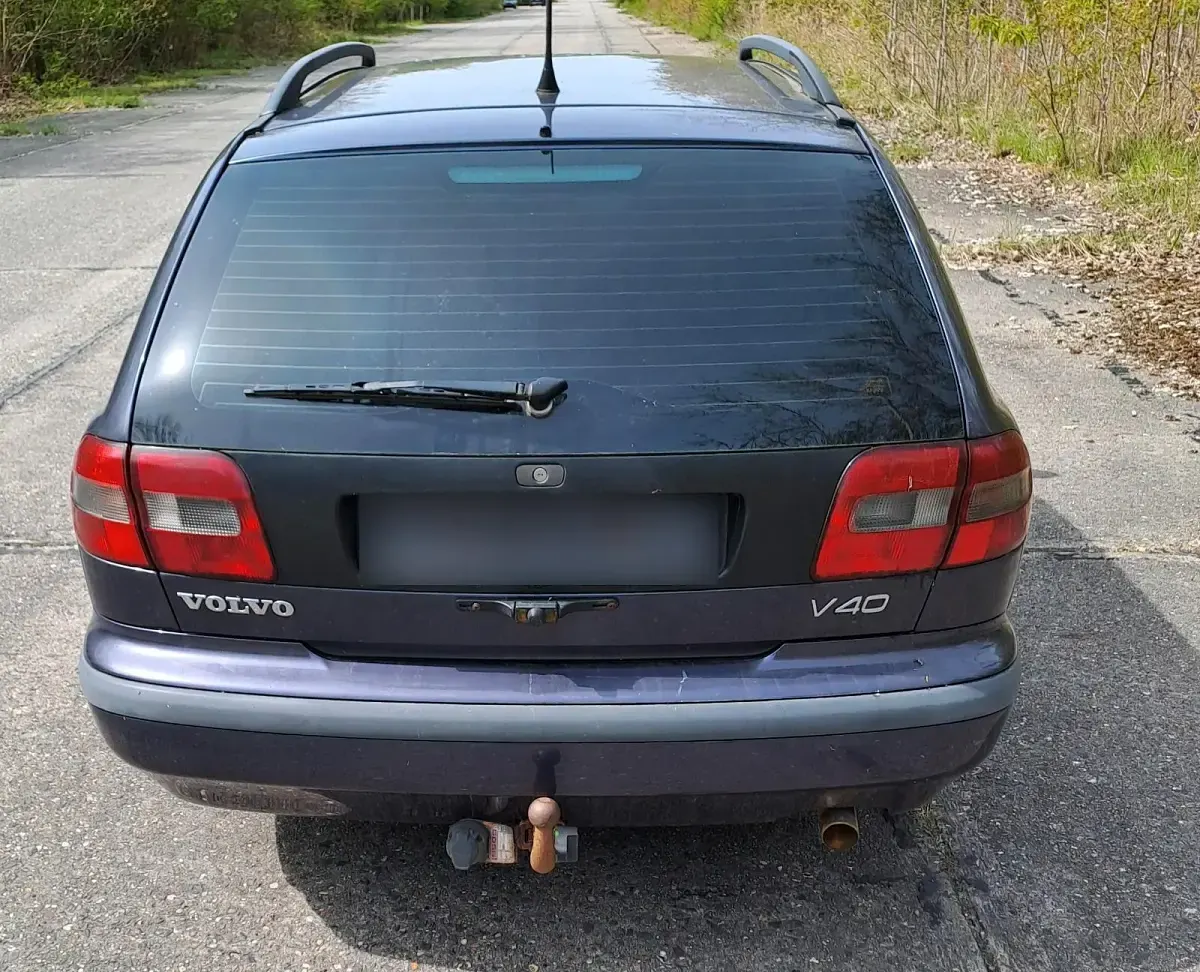 Gebraucht Volvo V40 115 PS (84 kW) 1997 Violet Kombi