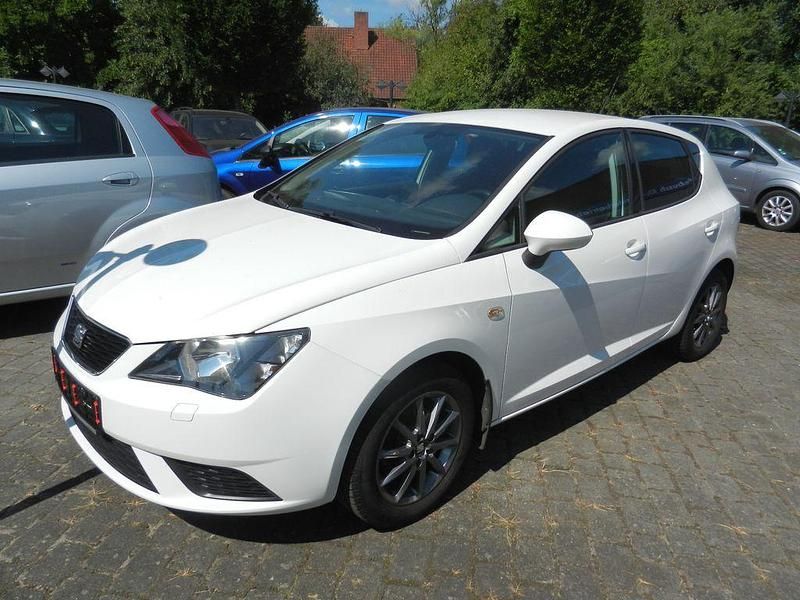 Weiß Gebraucht 2015 Seat Ibiza Style Limousine | 6.999 € (Teuer) - Bild 1/4