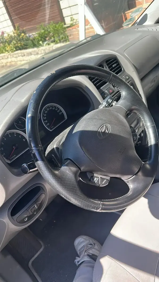 Second-hand Hyundai Santa Fe 145 CP (106 kW) 2005 Negru SUV