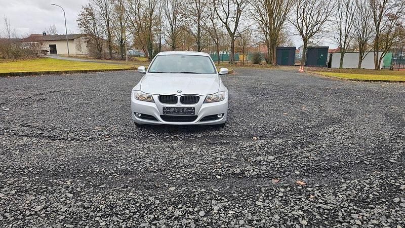 Gebraucht BMW 318 143 PS (105 kW) 2010 Silber Limousine