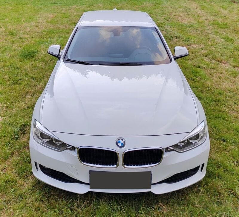Weiß Gebraucht 2012 BMW 335 Luxury Line Limousine | 22.000 € (Fairer Preis) - Bild 1/4