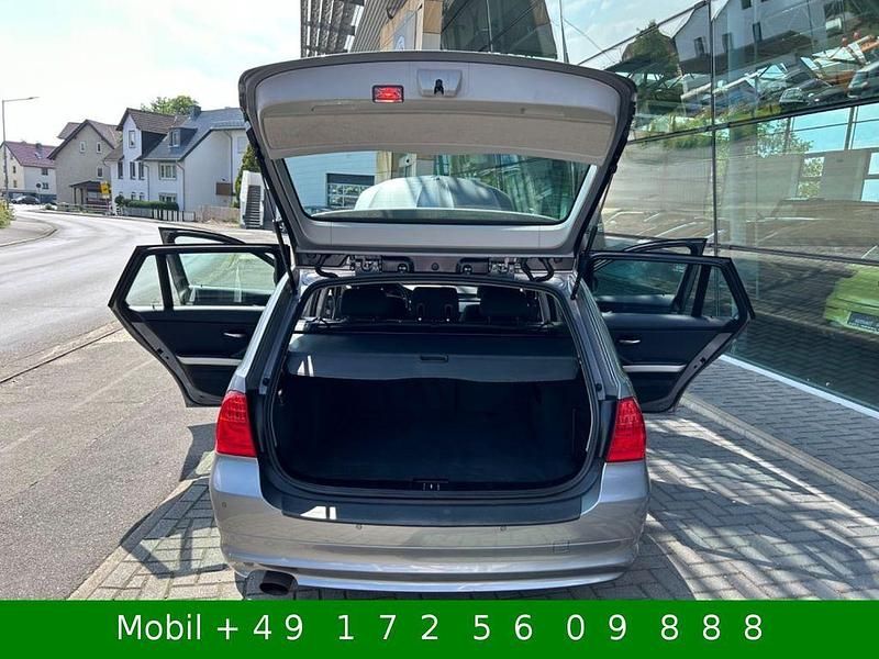 Gebraucht BMW 318 143 PS (105 kW) 2010 Grau Kombi