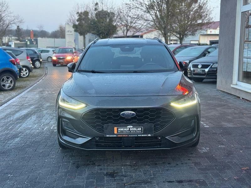 Gebraucht Ford Focus ST-Line 120 PS (88 kW) 2022 Grau Limousine