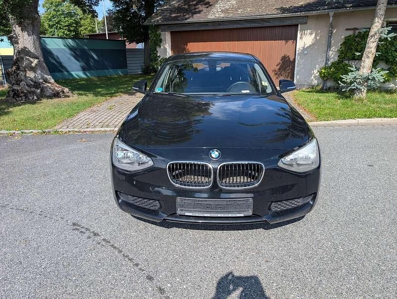 Schwarz Gebraucht 2012 BMW 116 Sport Line Kleinwagen | 3.999 € (Fairer Preis) - Bild 1/4