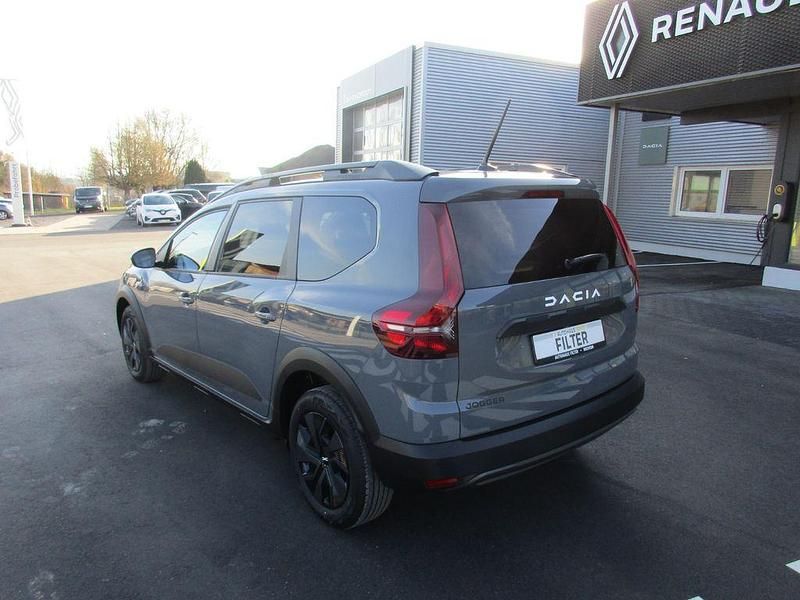 Neu Dacia Jogger Expression 110 PS (80 kW) 2025 Grau Van / Kleinbus