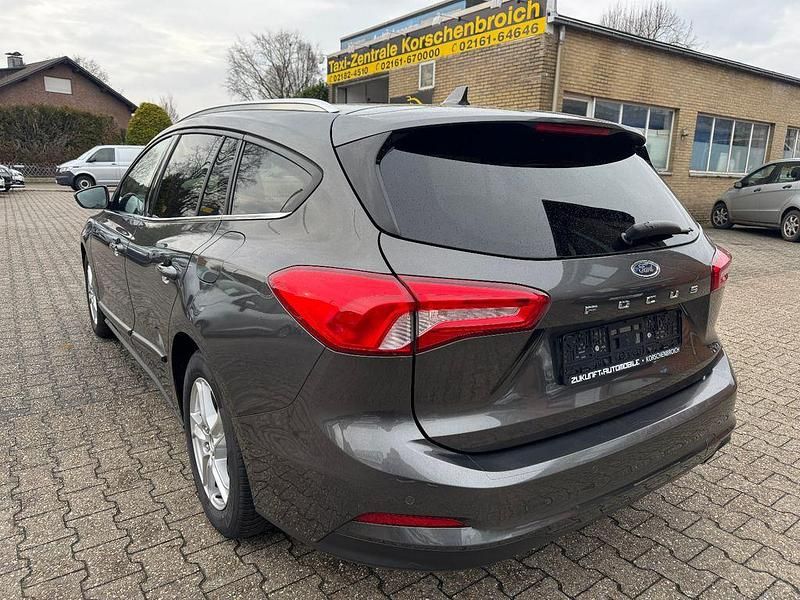 Gebraucht Ford Focus Cool & Connect 120 PS (88 kW) 2019 Grau Kombi