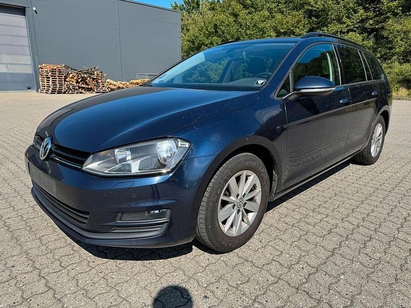 Blau Gebraucht 2015 VW Golf VII Trendline Limousine | 4.700 € (Superpreis) - Bild 1/4