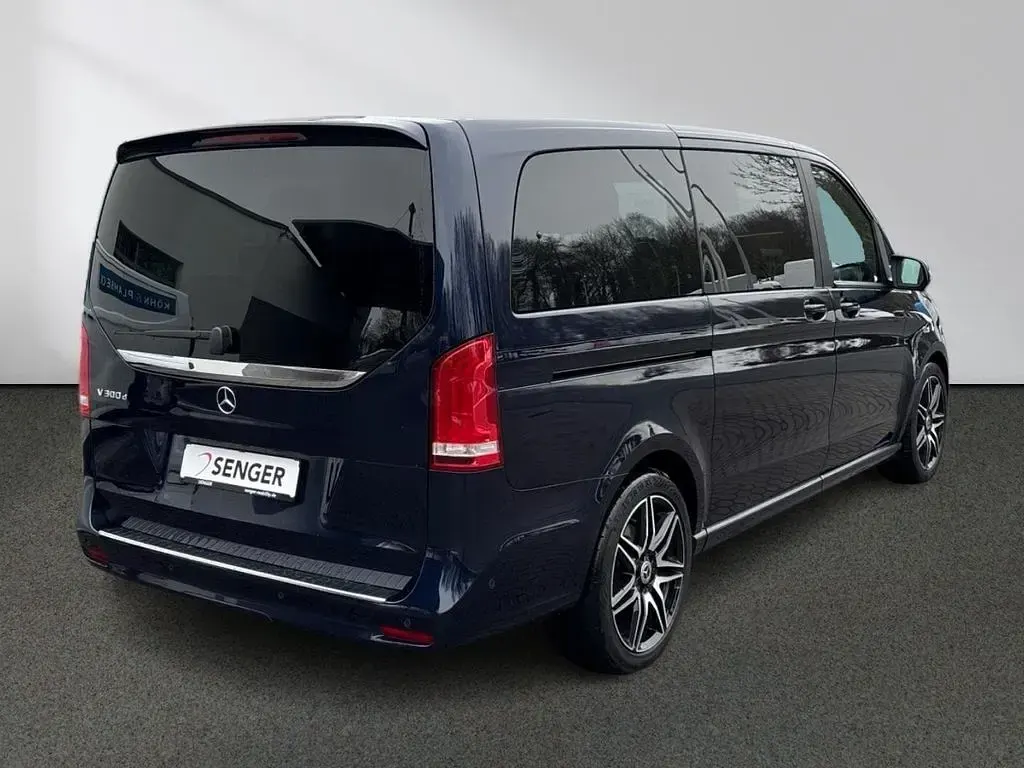 Gebraucht Mercedes V300 AMG 237 PS (174 kW) 2022 Blau Van / Kleinbus