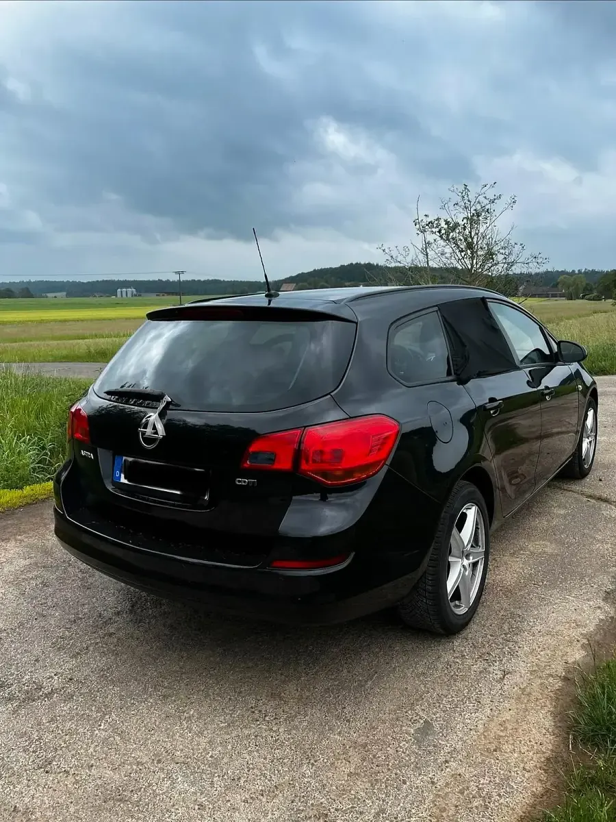 Gebraucht Opel Astra 122 PS (89 kW) 2011 Schwarz Kombi