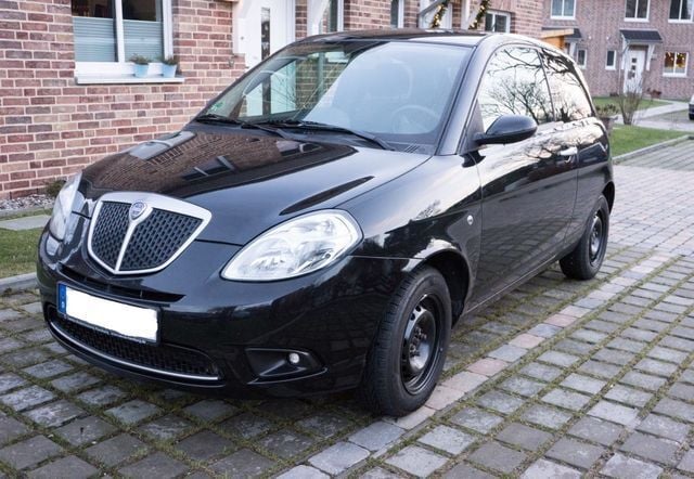 Gebraucht Lancia Ypsilon 60 PS (44 kW) 2010 Schwarz metallic Kleinwagen
