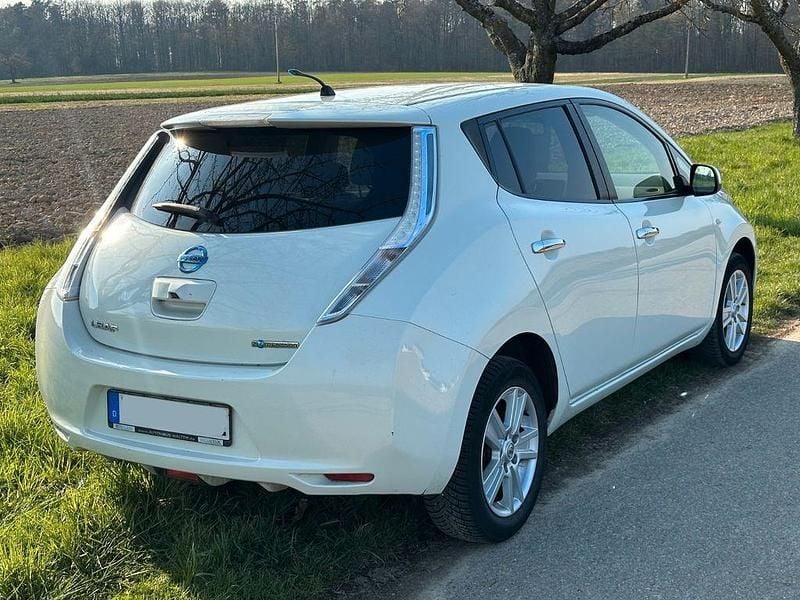 Gebraucht Nissan Leaf Acenta 80 kW (109 PS) 2013 Weiß Kleinwagen