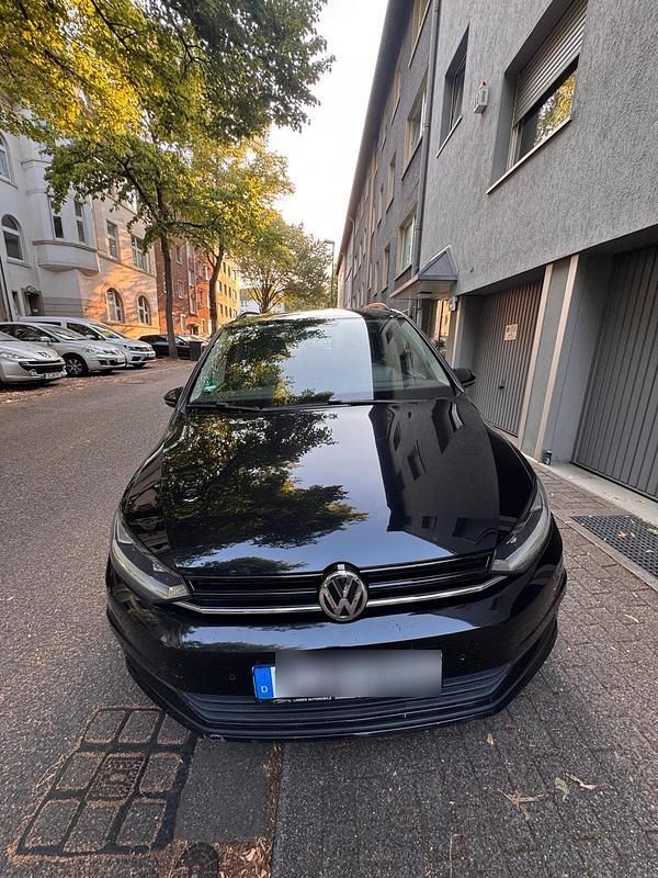 Schwarz Gebraucht 2016 VW Touran Van / Kleinbus | 11.500 € (Etwas zu teuer) - Bild 1/4