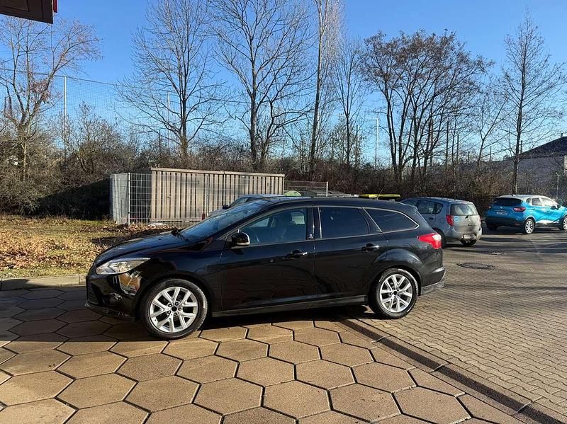 Schwarz Gebraucht 2013 Ford Focus Champions Edition Kombi | 3.600 € (Guter Preis) - Bild 1/4