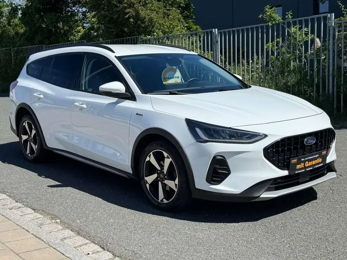 Gebraucht Ford Focus Active 120 PS (88 kW) 2022 Frozen white Kombi