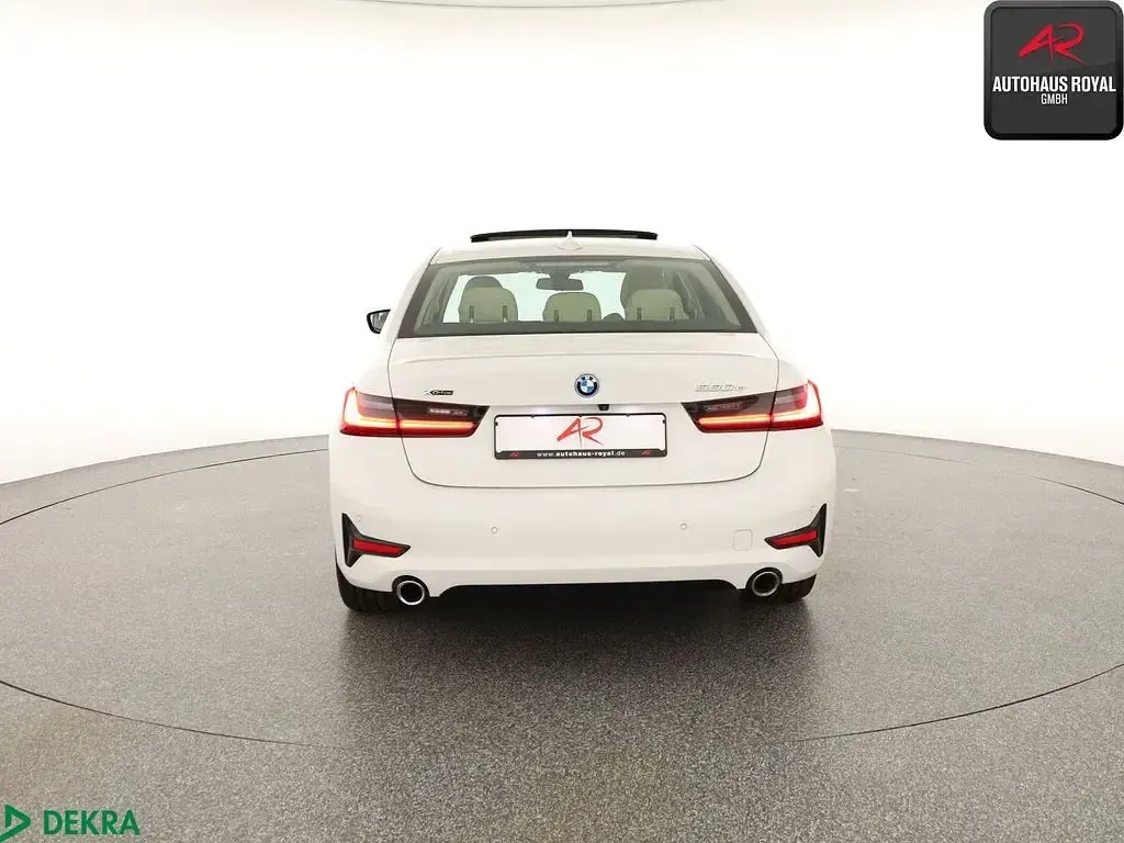 Używany BMW 330e M Sport 252 KM (185 kW) 2021 Biały Sedan/Limuzyna