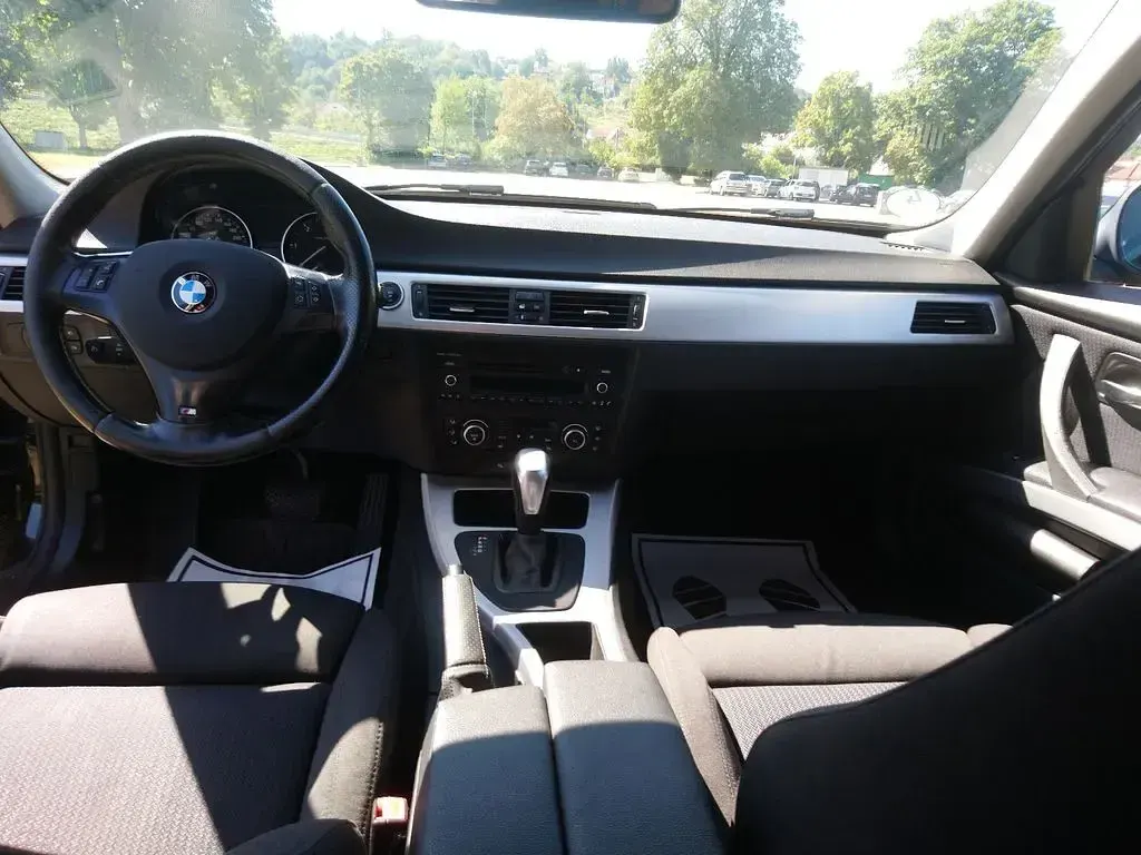 Gebraucht BMW 330 Performance 245 PS (180 kW) 2010 Schwarz Kombi