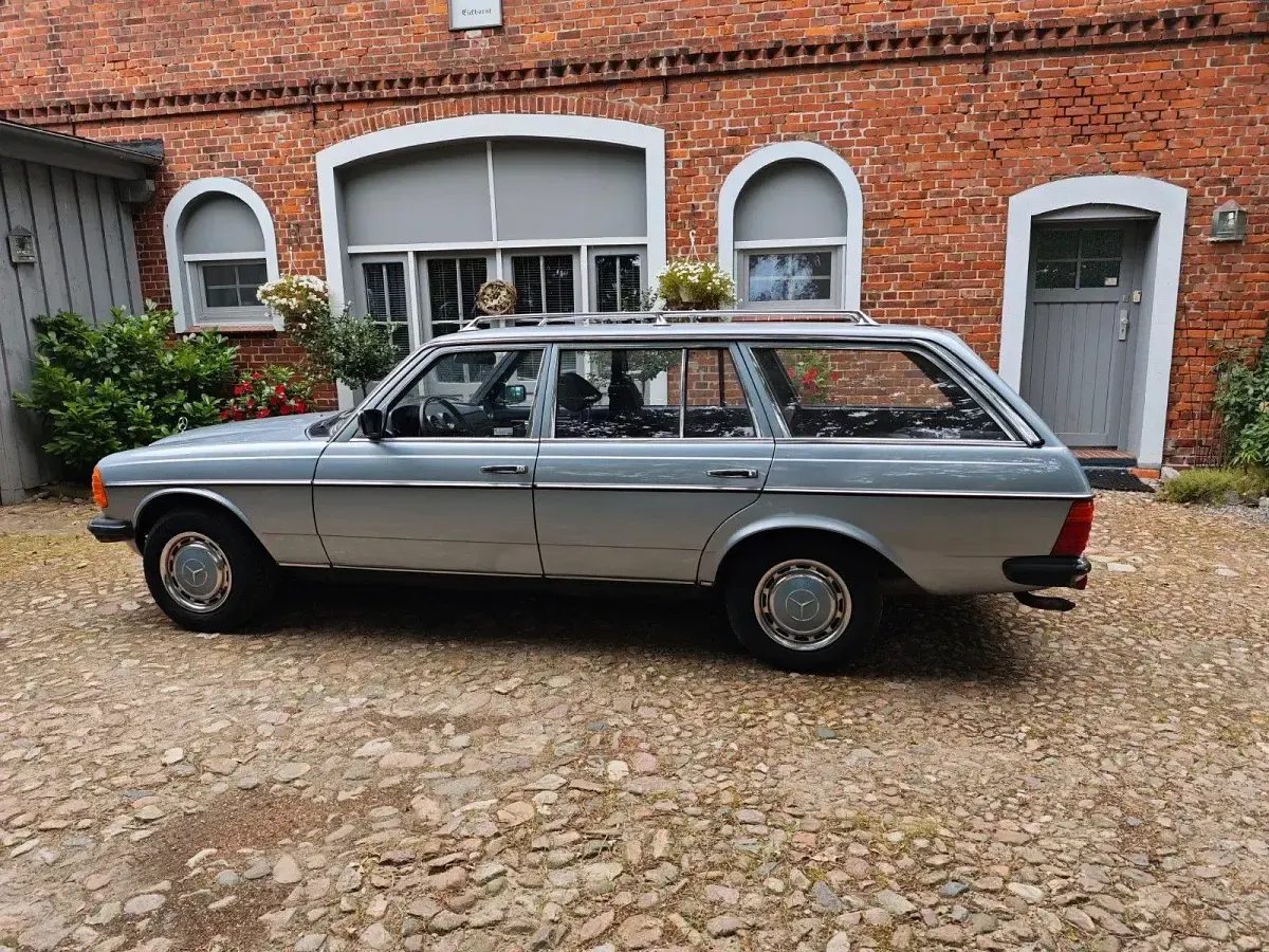 Gebraucht Mercedes 200 109 PS (80 kW) 1983 Blau Kombi