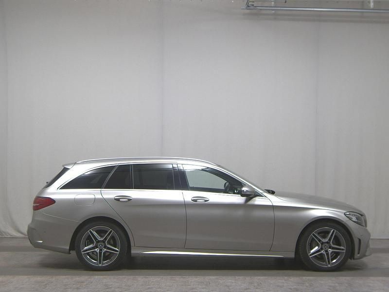 Silber Gebraucht 2020 Mercedes C220 AMG line Kombi | 25.480 € (Fairer Preis) - Bild 1/4