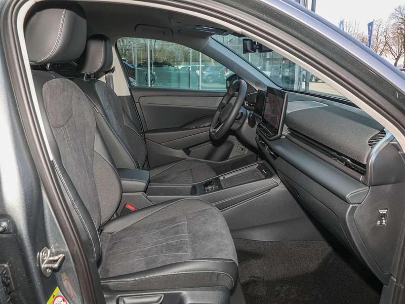 Neu VW T-Roc Style 150 PS (110 kW) 2026 Wolf grey metallic SUV