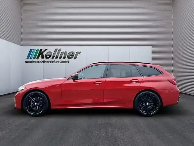 Gebraucht BMW 320 M Sport 193 PS (141 kW) 2024 Melbourne rot met. Kombi
