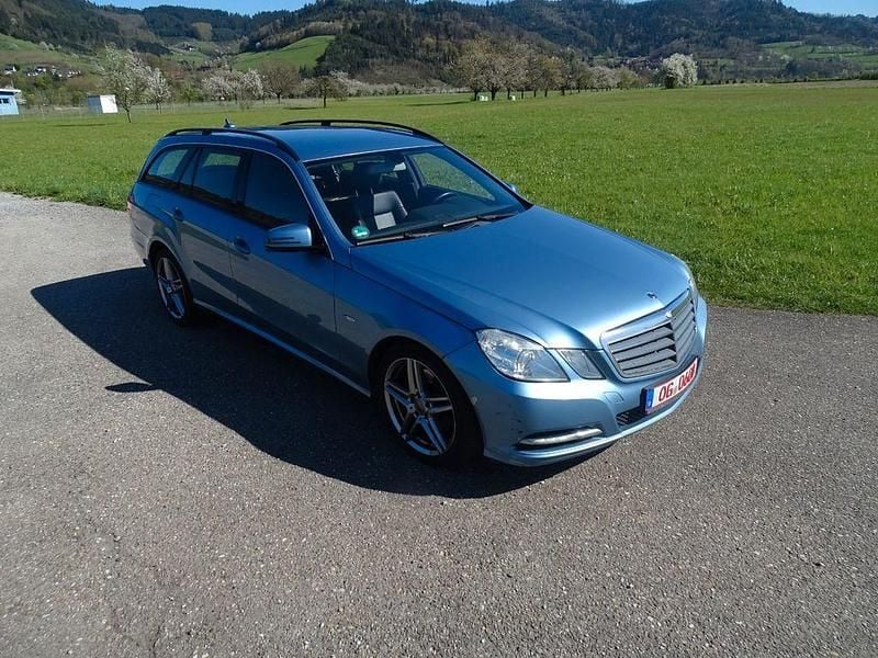 Usata Mercedes E300 231 CV (169 kW) 2011 Blu Station wagon