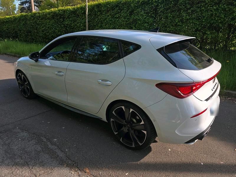 Gebraucht Cupra Leon VZ3 300 PS (220 kW) 2023 Weiß Limousine