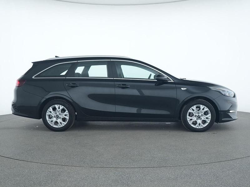 Gebraucht Kia Ceed Vision 160 PS (117 kW) 2023 1k zilinaschwarz Kleinwagen