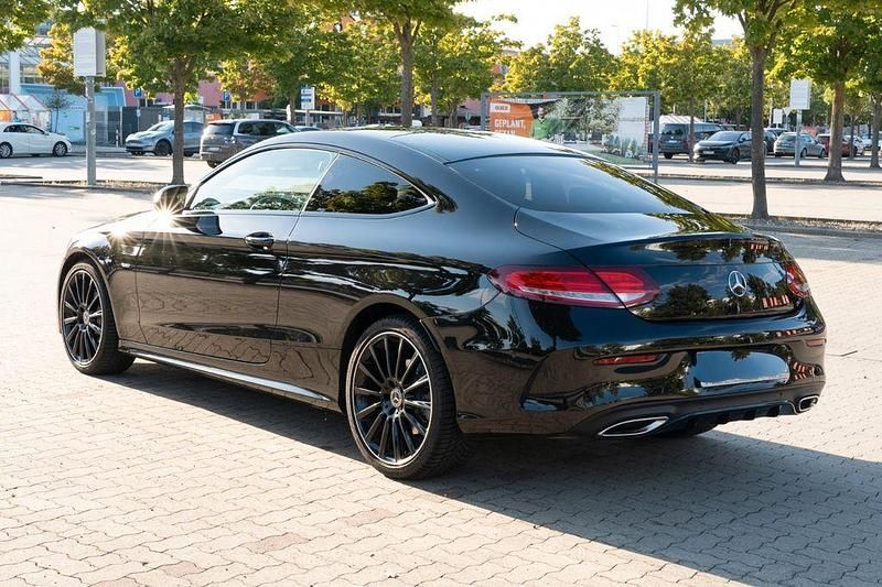 Schwarz Gebraucht 2017 Mercedes C200 Edition Coupé | 24.799 € (Fairer Preis) - Bild 1/4