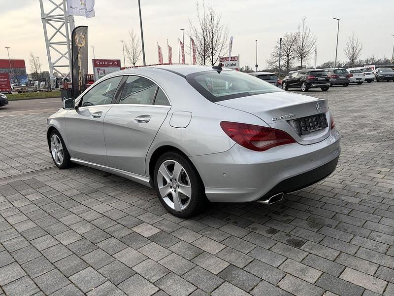 Gebraucht Mercedes CLA220 Urban 170 PS (125 kW) 2013 Silber Limousine