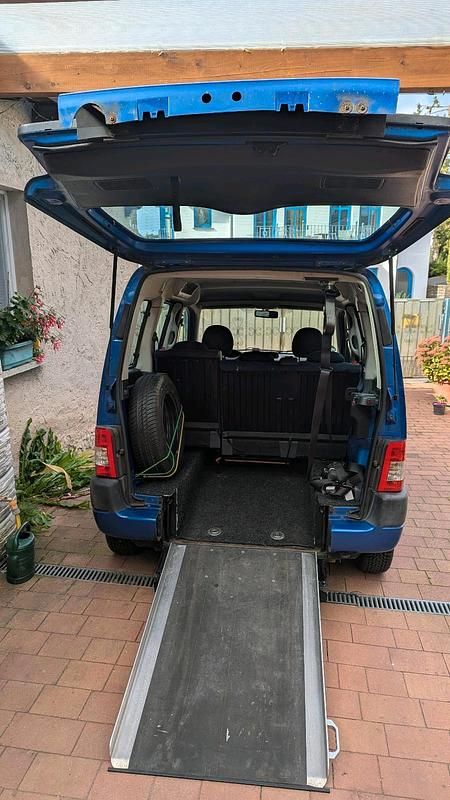 Blau Gebraucht 2006 Citroën Berlingo Van / Kleinbus | 4.900 € - Bild 1/4