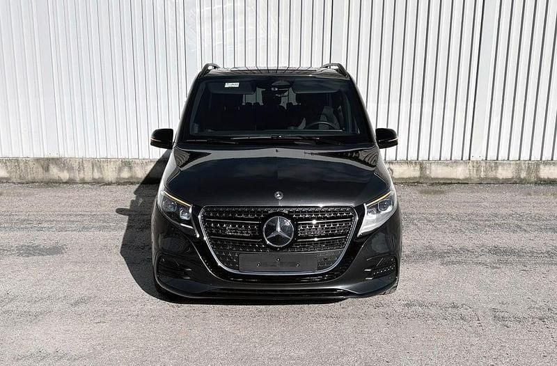 Gebraucht Mercedes 300 Avantgarde 237 PS (174 kW) 2024 Grau Van / Kleinbus