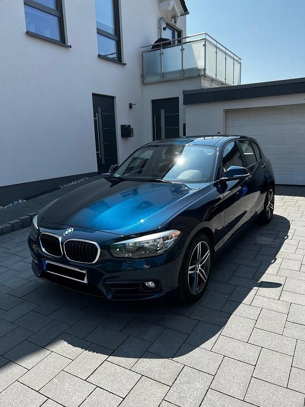 Blau Gebraucht 2016 BMW 118 Sport Line Kleinwagen | 10.000 € (Superpreis) - Bild 1/4