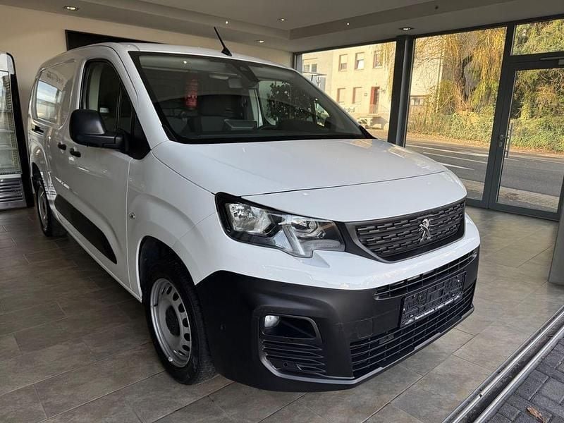 Weiß Gebraucht 2021 Peugeot Partner Premium Van | 10.990 € (Guter Preis) - Bild 1/4