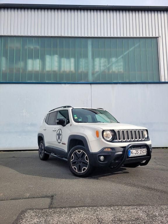 Weiß Gebraucht 2016 Jeep Renegade Trailhawk SUV | 14.150 € (Fairer Preis) - Bild 1/4