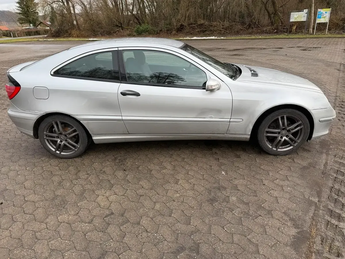 Gebraucht Mercedes C200 163 PS (119 kW) 2001 Silber Coupé